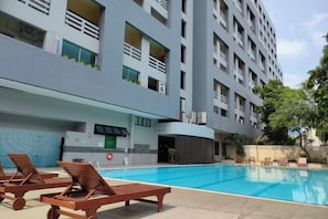 Outdoor pool - At 115 Hotel by Rompo (Bangkok)