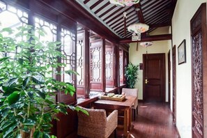 Unclassified image, 2 of 42, button - Zhouzhuang Hanshe Ziteng Bieyuan (Kunshan)
