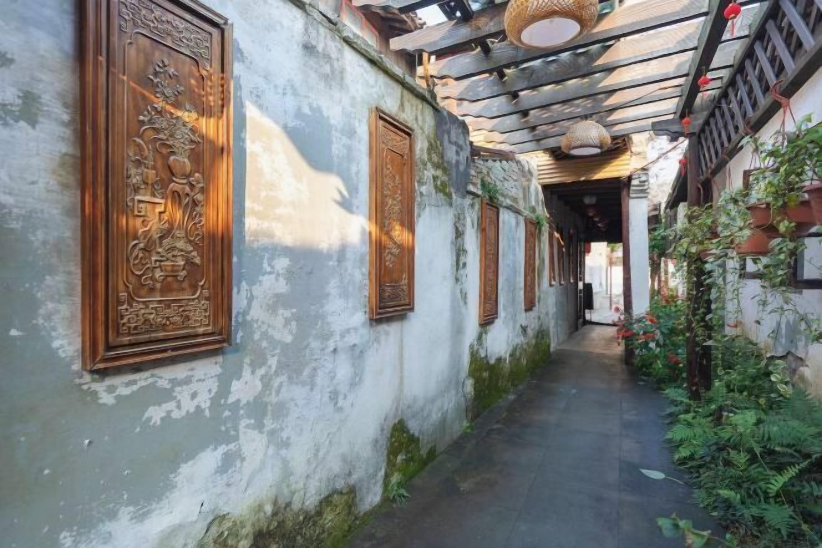 المنشأة من الداخل