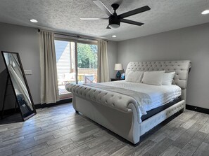 3 bedrooms, desk, iron/ironing board, travel cot - Modern, Spacious Loft in Douglas with Free Parking!

 (Douglas)