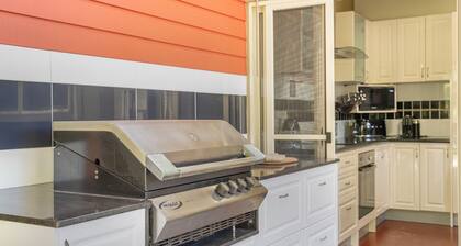 Cedar Street Bungalow - 29 Cedar Street