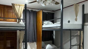 Minibar, free WiFi, bed sheets