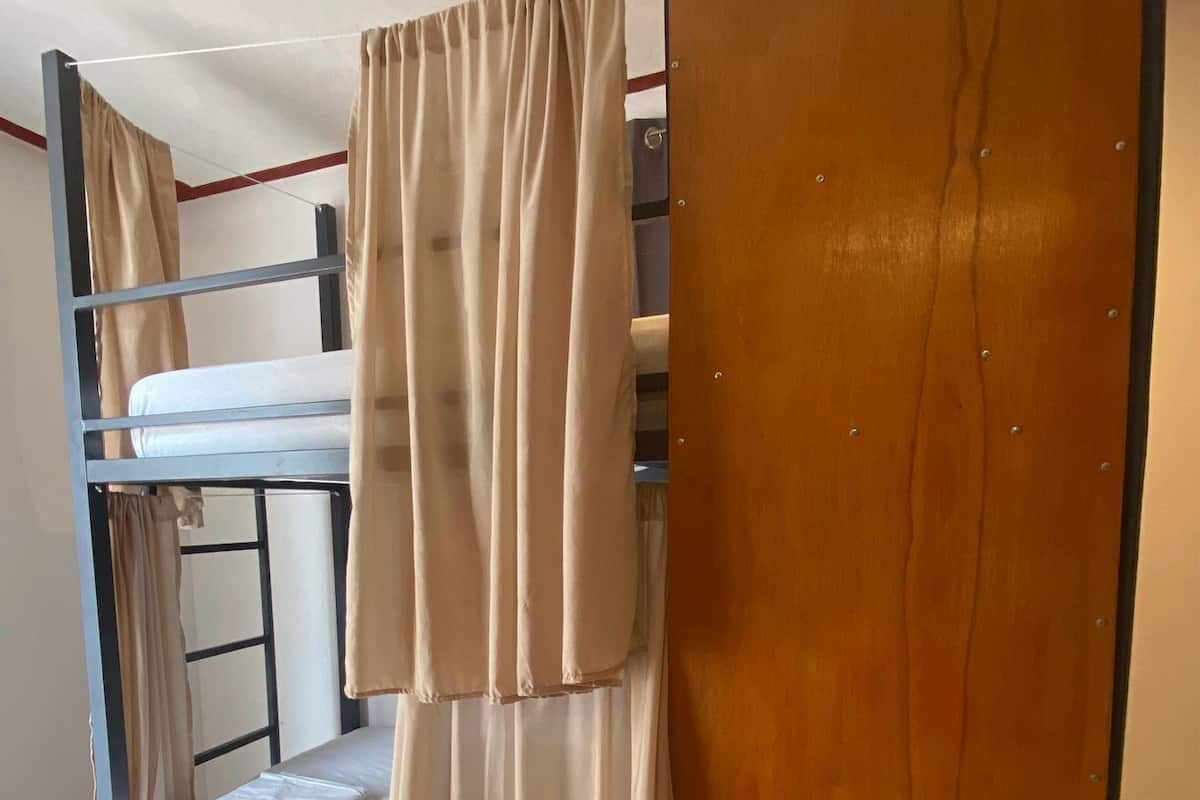 Minibar, WiFi (free), bed sheets
