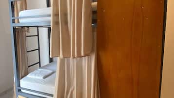 Minibar, wifi gratis y ropa de cama