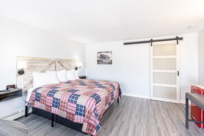 Classic Single Room, 1 King Bed, Non Smoking, Private Bathroom | Desk, laptop workspace, blackout curtains, iron/ironing board