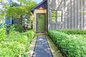 A wooden house with a green door, number 31, and a small window. - Modern Douglas Hideaway | Hot Tub & Patio (Douglas)