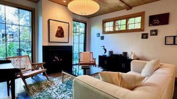 TV, fireplace, stereo