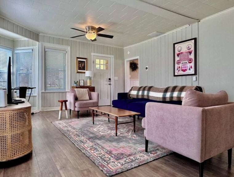 Spacious Farmhouse In Douglas; Walk To Downtown, Waterfront & Saugatuck! - Holland, MI