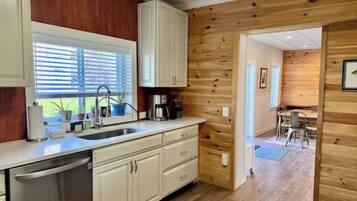 Coffee/tea maker, fridge, microwave, oven