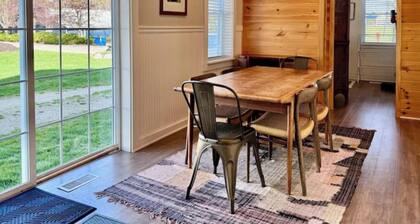 Spacious Farmhouse in Douglas; Walk to Downtown, Waterfront & Saugatuck!