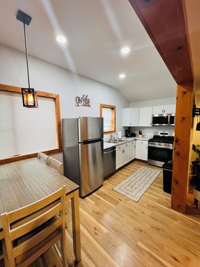 Cozy 3-bedroom Cabin in Historic Lake Idlewild 