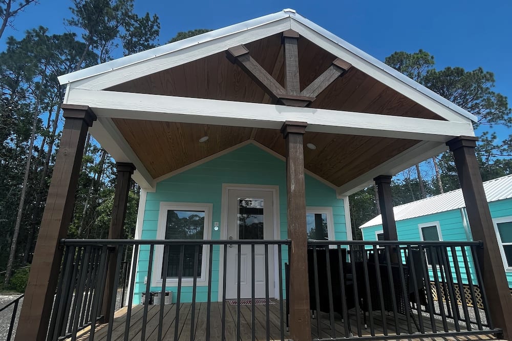 Cozy pet friendly 2-bedroom cabin in Steinhatchee, FL