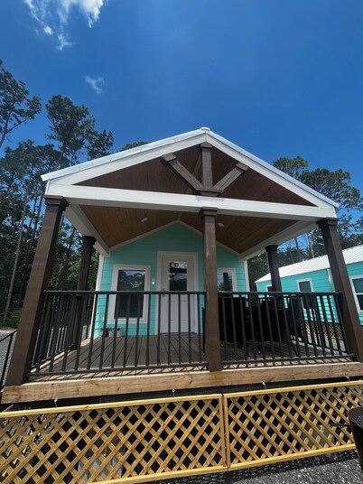 Cozy pet friendly 2-bedroom cabin in Steinhatchee, FL