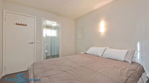 3 bedrooms, iron/ironing board, bed sheets - Golden Eagle 4 (Central Village)