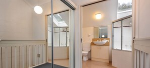 Shower, jetted bath, hair dryer, towels - Kirkwood 4 - Woodridge (Woodridge)