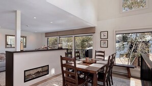 Dining - Ridge Creek 1 - Crackenback Ridge (Ski-In-Ski-Out)
