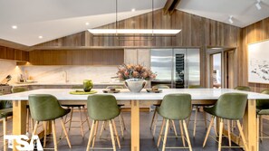 Coffee/tea maker, cookware/dishes/utensils, dining tables - Sequoia 5 Penthouse - Central Village (Central Village)