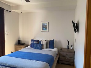 2 bedrooms, desk, iron/ironing board, travel crib - Home away from home…resort style condo (Canmore)