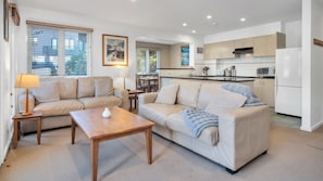 Living area - Snowman 2 - Central Village (Central Village)