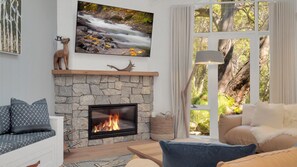 Télévision, cheminée