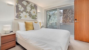 3 bedrooms, iron/ironing board, free WiFi, bed sheets - The Peak 2 - Central Village (Central Village)