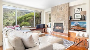 Télévision, cheminée