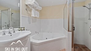 Shower, jetted bath, hair dryer, towels