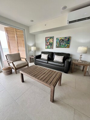 Interior - Brandnew-Beachfront-Downtown Condo in Jacó (Jacó)