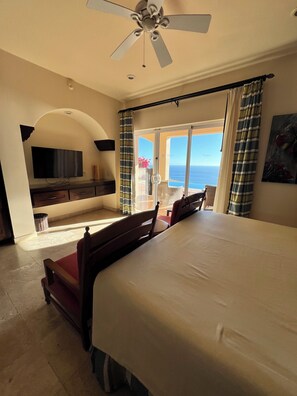 3 bedrooms, in-room safe, iron/ironing board, travel crib