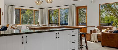 Coffee/tea maker, cookware/dishes/utensils, dining tables