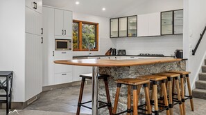 Coffee/tea maker, cookware/dishes/utensils, dining tables