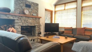 TV, peis, DVD-spiller og stereoanlegg