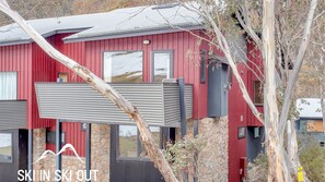 Exterior - Ski In Ski Out #05 (Ski-In-Ski-Out)