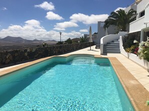 Alberca al aire libre y alberca climatizada