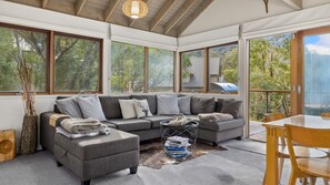 Fireplace - Merrits View - Woodridge (Woodridge)