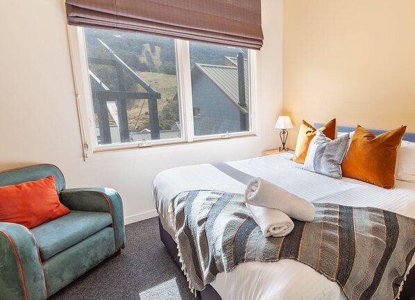 2 bedrooms, iron/ironing board, bed sheets - Squatters Run 22 _ Central Village (Central Village)