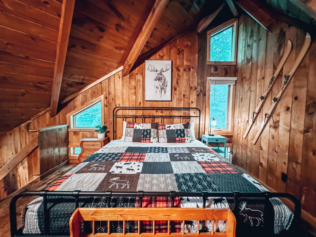 3 bedrooms, desk, iron/ironing board, travel crib