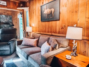 Smart TV, books, stereo