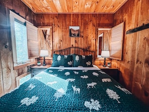 3 bedrooms, desk, iron/ironing board, travel crib - Adventure Tower: Family Fun for All Ages! (Conway)