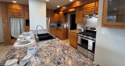 Eagles Perch!! Beautiful apt. In Kenai overlooking the mouth of the Kenai River