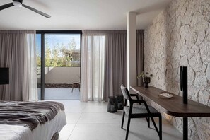 4 bedrooms, in-room safe, iron/ironing board, free WiFi