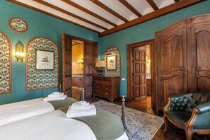 Club Room | Premium bedding, individually decorated, individually furnished - Finca HACIENDA ALAMEDILLA   (Arges)