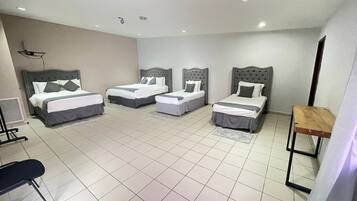 1 habitación, tabla de planchar con plancha, wifi y ropa de cama