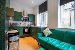 TV - Blissfully Peaceful 1 Bed Flat In Crown Street (West Yorkshire)