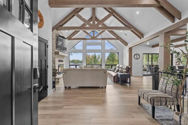 Smart-TV, peis, videospill og DVD-spiller