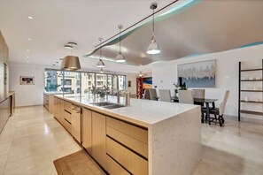 Fridge, microwave, oven, stovetop - Medano Beach, Ocean View, Downtown, 3BD (Cabo San Lucas)