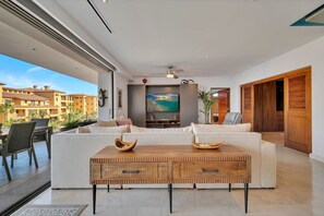 Smart TV - Medano Beach, Ocean View, Downtown, 3BD (Cabo San Lucas)