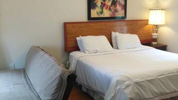 1 bedroom, desk, WiFi, bed sheets