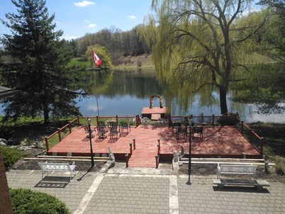 Lakeview resort style suite (Twin or King)