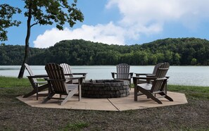 Property grounds - 20% OFF Bird House, Park Like Setting-Lakefront-Dock-Firepit-Hot tub-Boat House (Dandridge)